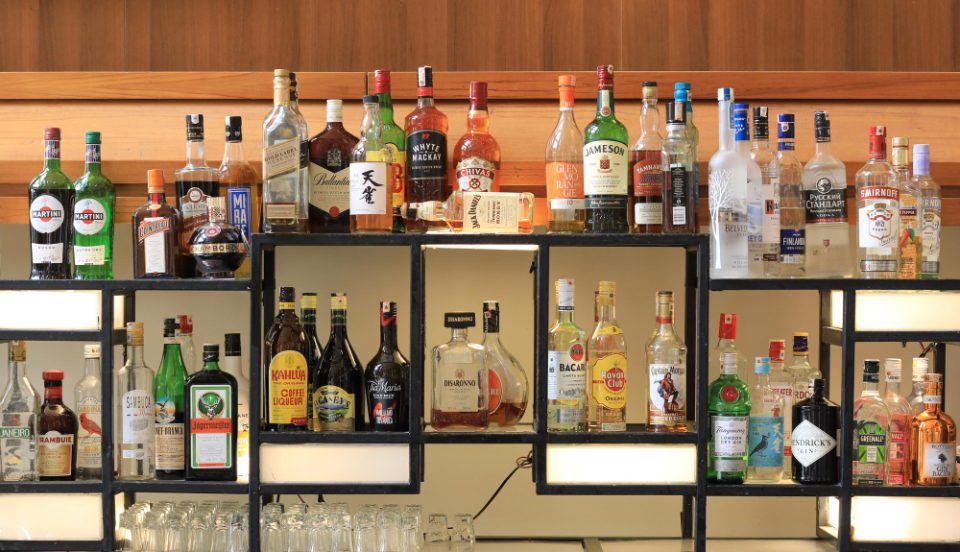 СЗО: Државите треба да го зголемат данокот за алкохолот и засладените пијалоци