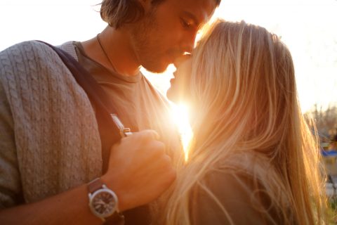 Како да препознаеме личност што нѐ сака, но се плаши од љубов?