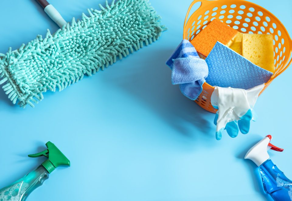 Две состојки до блескав дом: Направете си домашно средство за чистење бањи и кујни