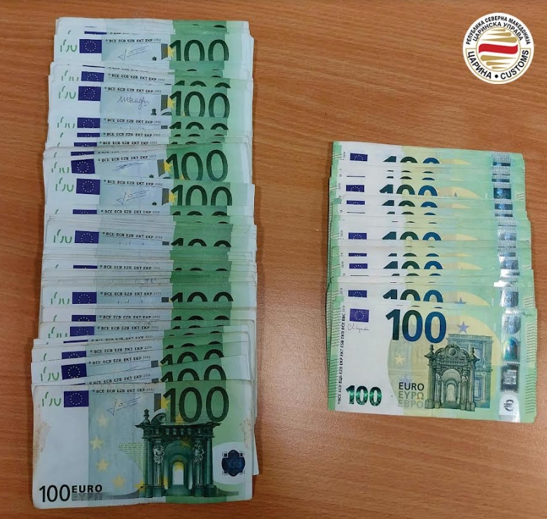Патници нелегално преку граница се обиделе да пренесат пари, запленети 18 илјади евра (ФОТО)