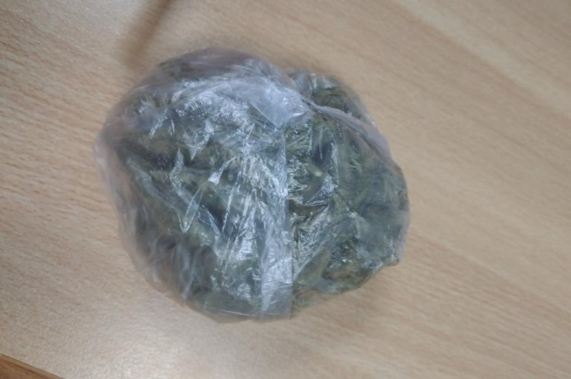 Mалолетник приведен во Скопје, носел кеса полна со марихуана (ФОТО)