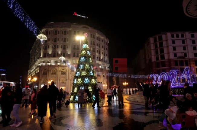 Македонски музичари за пречекот на Нова година на плоштадот „Македонија“