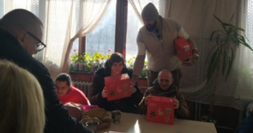 Антиќ и Чековски ги израдуваа децата од Заводот за рехабилитација