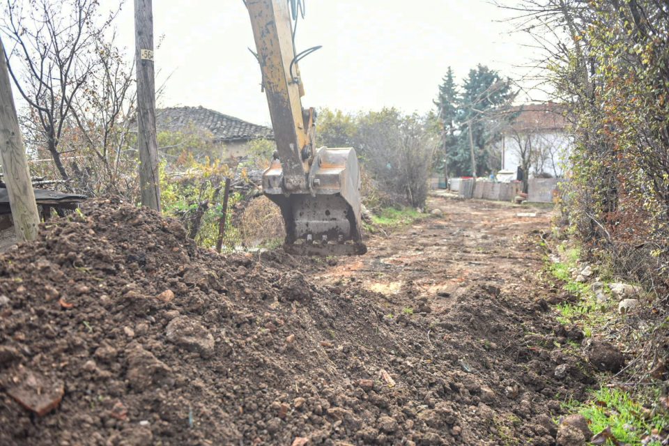 Стефковски на терен: Улиците во Раштак по 75 години добиваат асфалт
