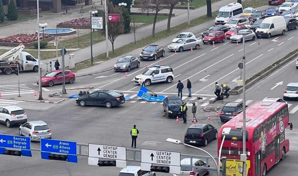 Четири лица се повредени: Тешка сообраќајка во Скопје