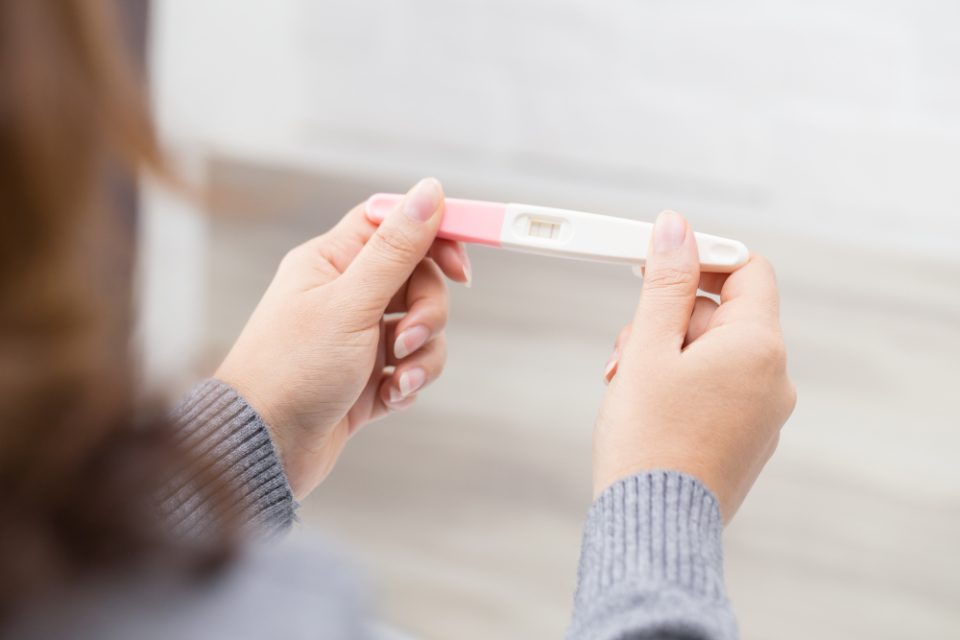 Дали знаевте дека близнаците можат да предизвикаат лажно негативен резултат на тестот за бременост?