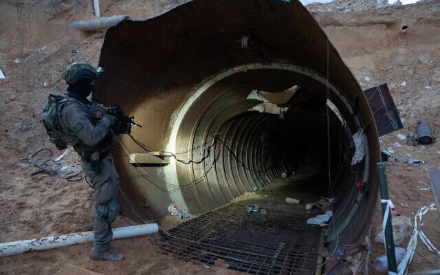 Објавено ВИДЕО од најголемиот тунел во Газа: Висок командант на Хамас снимен како вози низ него