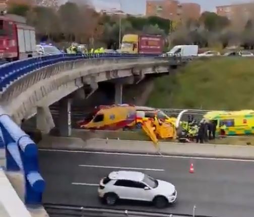 ВИДЕО: Хеликоптер се урна на обиколницата во Мадрид