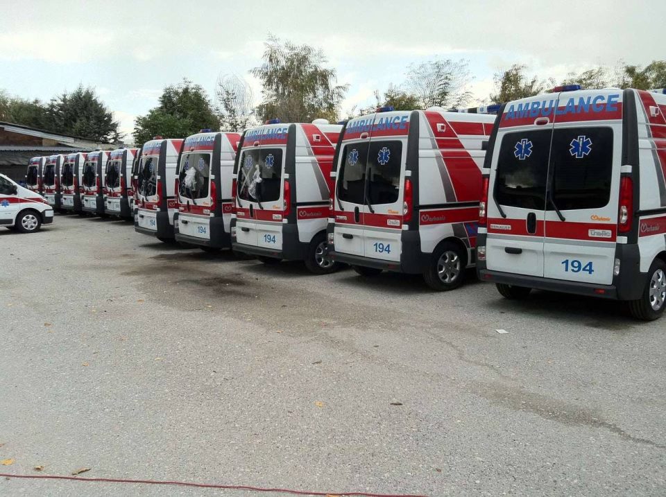 “Меџити шири лажни вести – не е точно дека иницирал најголема набавка на возила за итна помош во историјата на Македонија“