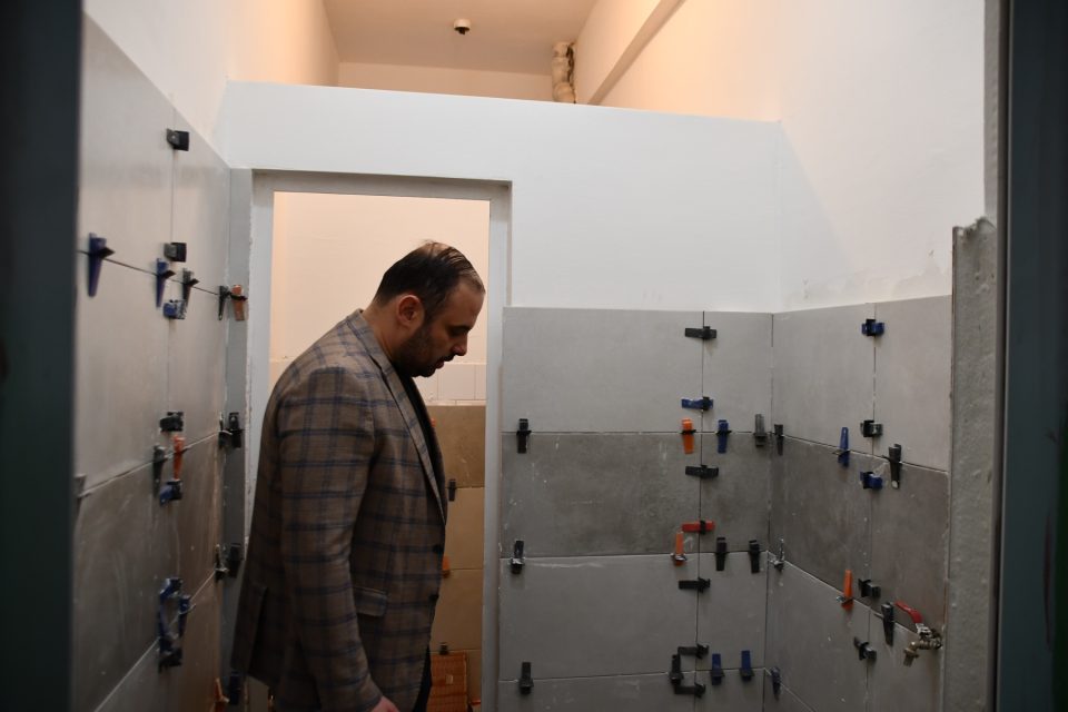 Општина Кисела Вода ги реконструира тоалетите во ООУ „Кирил Пејчиновиќ”