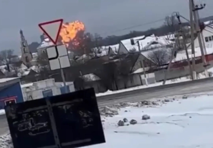 ВИДЕО: Се урна руски воен транспортер, кој превезувал 65 украински заробеници