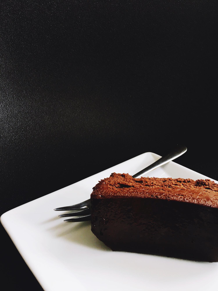 Чоколадна торта без брашно со само 3 состојки