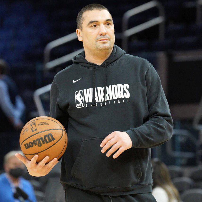 НБА: Помошникот тренер на Голден Стејт, Милојевиќ, доживеа срцев удар