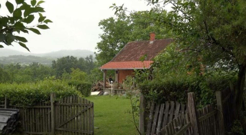 РАЈ НА ЗЕМЈАТА: Еве каков имот поседува Милош Биковиќ, близу е до манастирот на неговиот брат кој е монах (ВИДЕО)