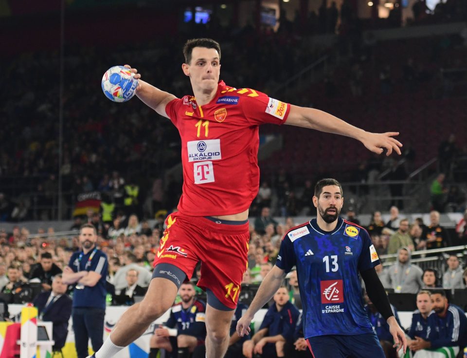 Талески кариерата ја продолжува во Унгарија