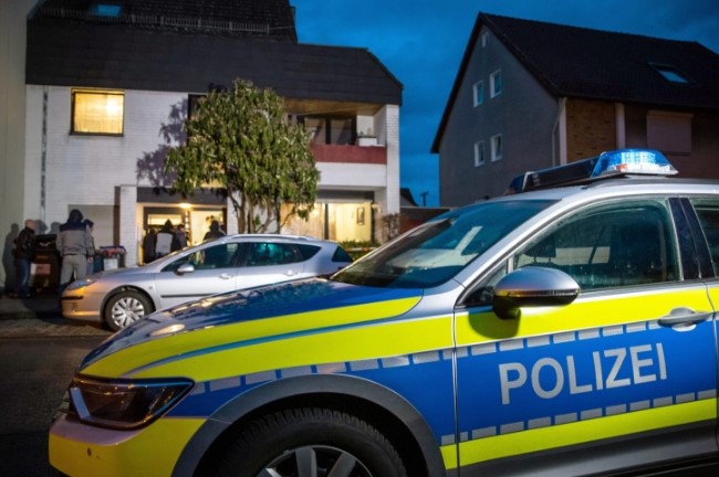 Уапсени тројца тинејџери во Германија, наводно планирање терористички напад