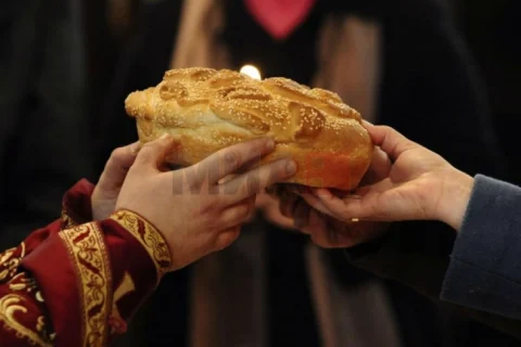 Ако ви се падне паричката од лепчето за Бадник- направете го ова и ќе имате среќа до следниот Божиќ