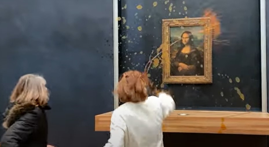 ВИДЕО: Активисти истуриле супа врз стаклото што ја штити Мона Лиза