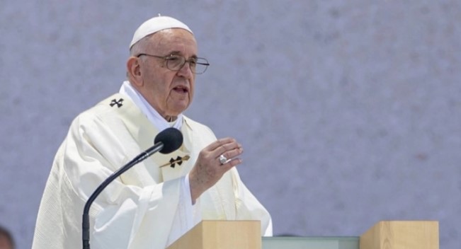 Папата Франциск по денешната аудиенција е однесен во болница на преглед
