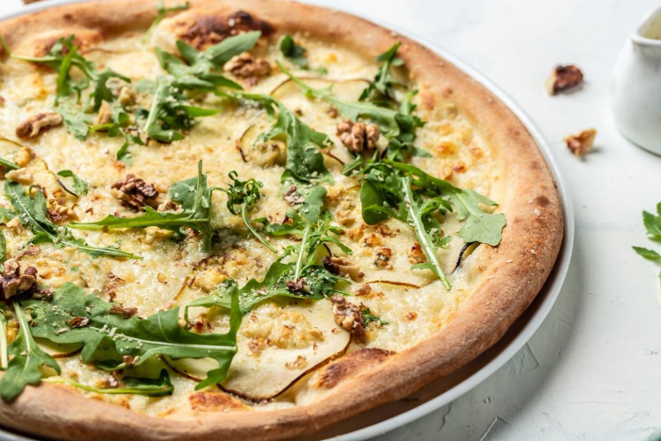 Пица која не дебелее: Лажното тесто е хит, а ова е совршениот рецепт
