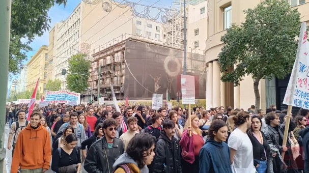 Нов масовен протест на учениците и студентите во Грција против приватните факултети
