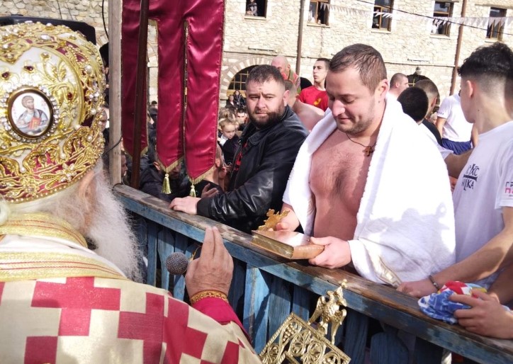 Светиот крст во Битола во рацете на Иван Стојановски