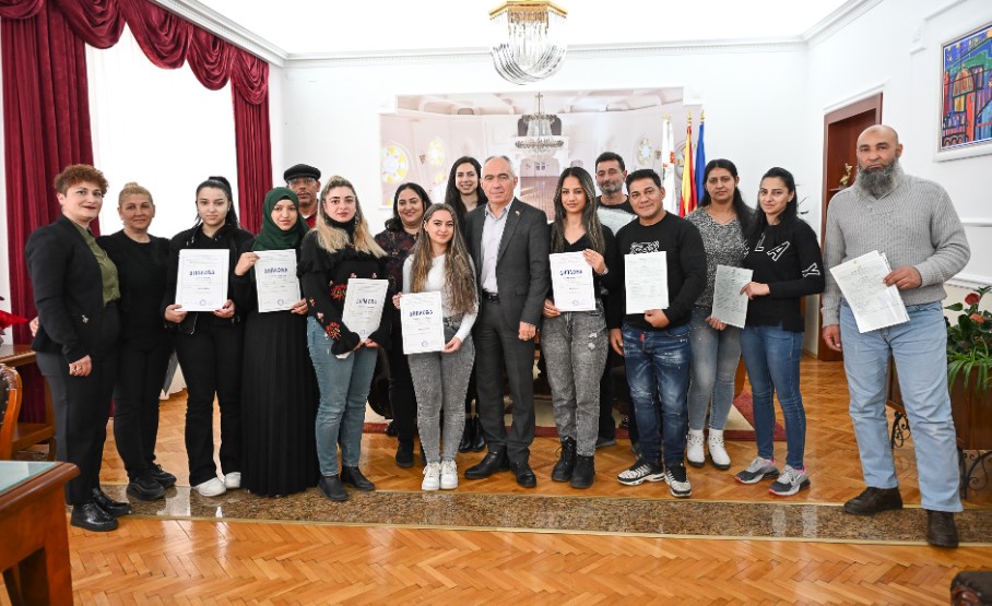 Коњановски додели дипломи стекнати преку програмата „Ромактед“