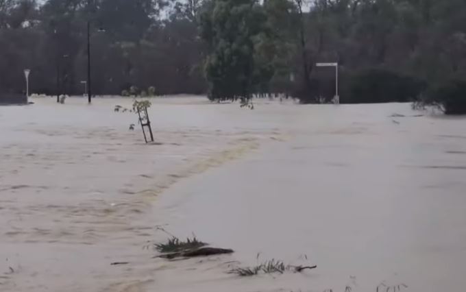 Властите во Хјустон повикаа на евакуација поради поплави