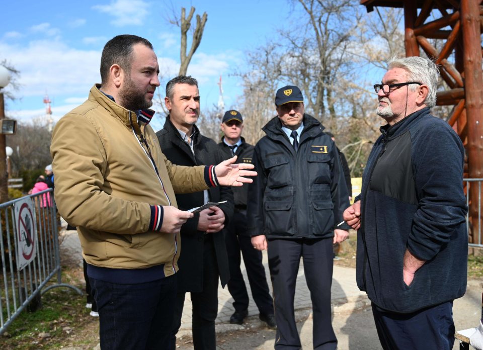 Тошковски заедно со полициските службеници во превентивни активности за заштита на граѓаните од кражби „Не оставајте вредни предмети во вашиот автомобил“