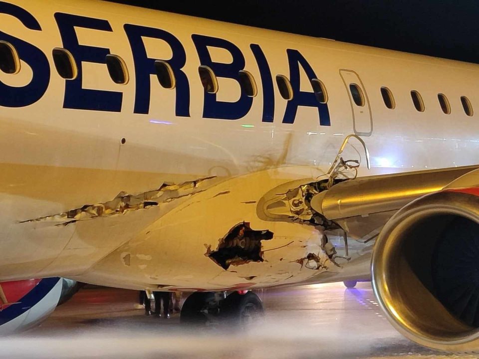 Механичарите на Ер Србија Техника го обвинуваат раководството: Авионите ни ги поправа компанијата која до вчера ги переше и чистеше