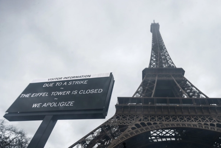Штрајк на вработените во Ајфеловата кула поради нејзино неодржување