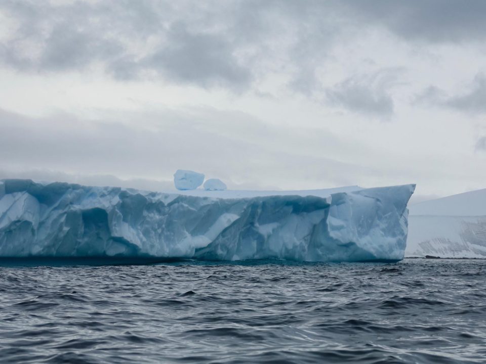Арктикот во наредните години во лето би можел да има денови „без мраз“
