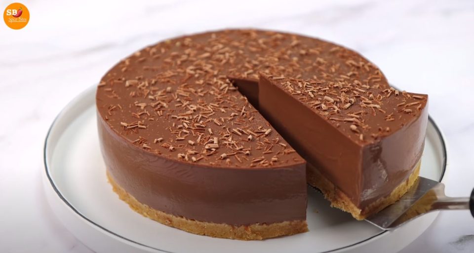 ВИДЕО: Најбрзата чоколадна торта се подготвува многу лесно, а ќе ги освои сите ваши сетила