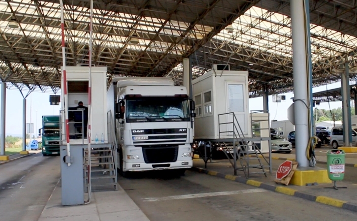 Од денеска камионите со стока кои увезуваат или извезуваат во Србија се мерат само еднаш