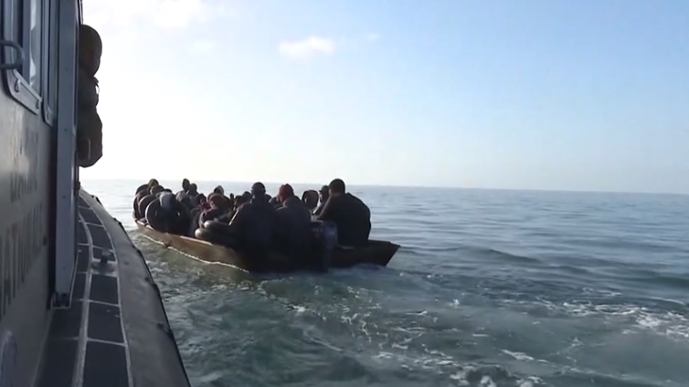 Кај брегот на Тунис се удавија 13 мигранти, 27 се водат како исчезнати