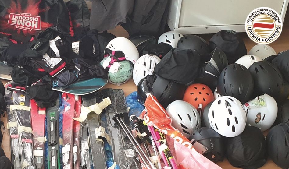 Царинска управа: Спречен обид за нелегално внесување на 115 парчиња опрема за скијање
