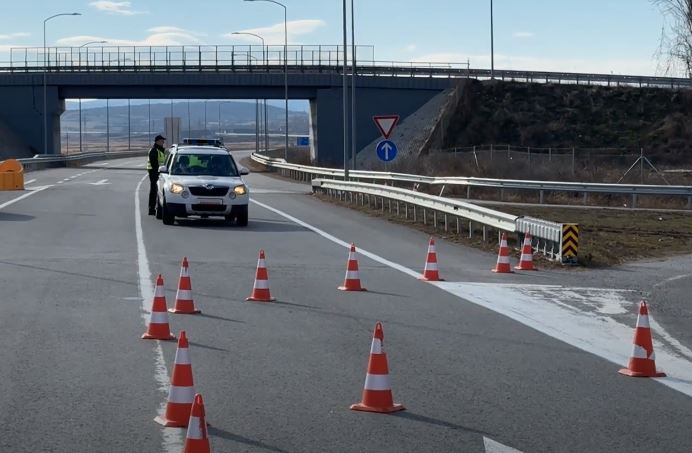 ПРВИЧНО: Претекнување причина за тешката сообраќајка кај Чешиново, телата на загинатите дадени на обдукција
