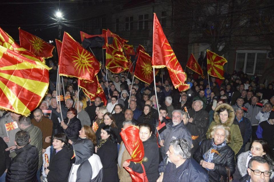 ФОТО: Прекрасна и победничка атмосфера при отворање на новиот штаб на ВМРО-ДПМНЕ во Куманово