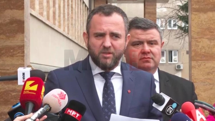 Претеничката група на ВМРО-ДПМНЕ и министерот Тошковски поднесоа законски измени за пасошите и возачките дозволи