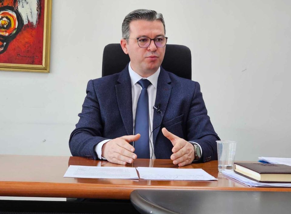 Пратеничката група на ВМРО-ДПМНЕ и Коалицијата го поднесоа предлог законот за оризот да биде стратешка култура, а не СДС иако имаше 7 години да го направи тоа