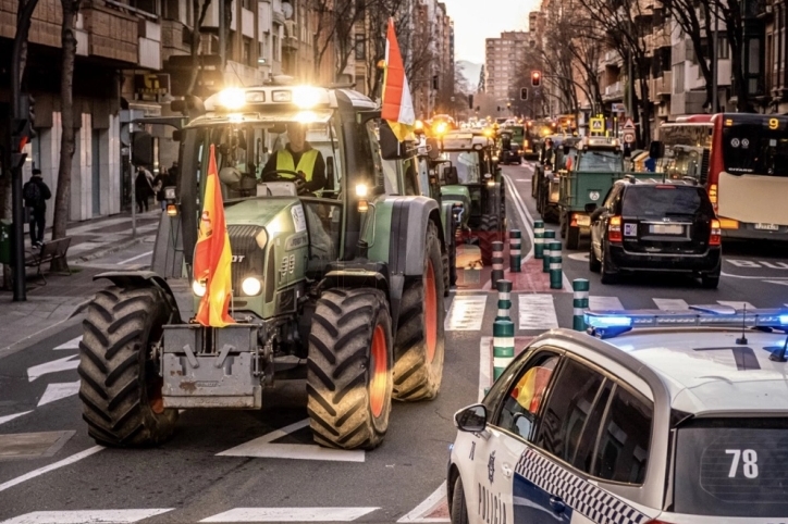Земјоделците и денеска со трактори го блокираа сообраќајот во градовите во Шпанија