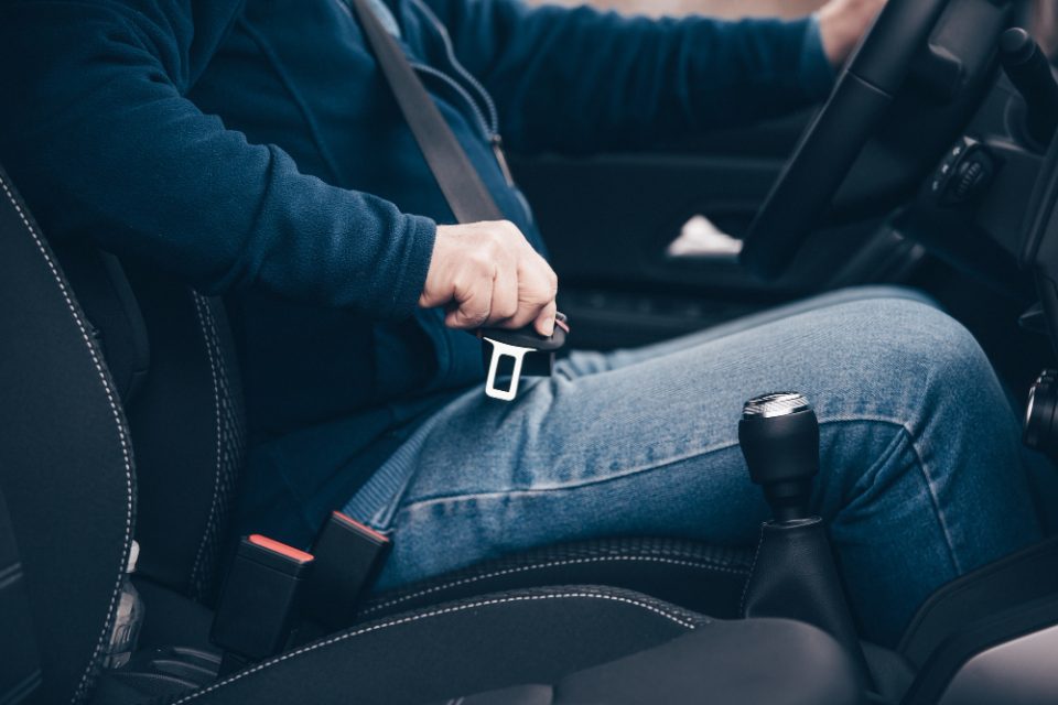 ВИДЕО: Безбедносниот ремен во вашиот автомобил има ТАЈНО копче, дали знаете за што служи?!