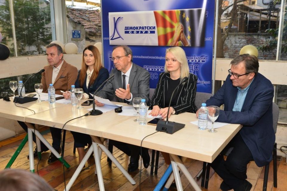 ДС: Донесена одлука за продолжување на разговорите за заеднички настап на изборите со ВМРО -ДПМНЕ