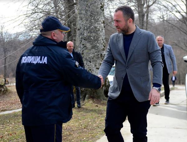 Тошковски во посета на полициските станици за граничен надзор Танушевци и Блаце