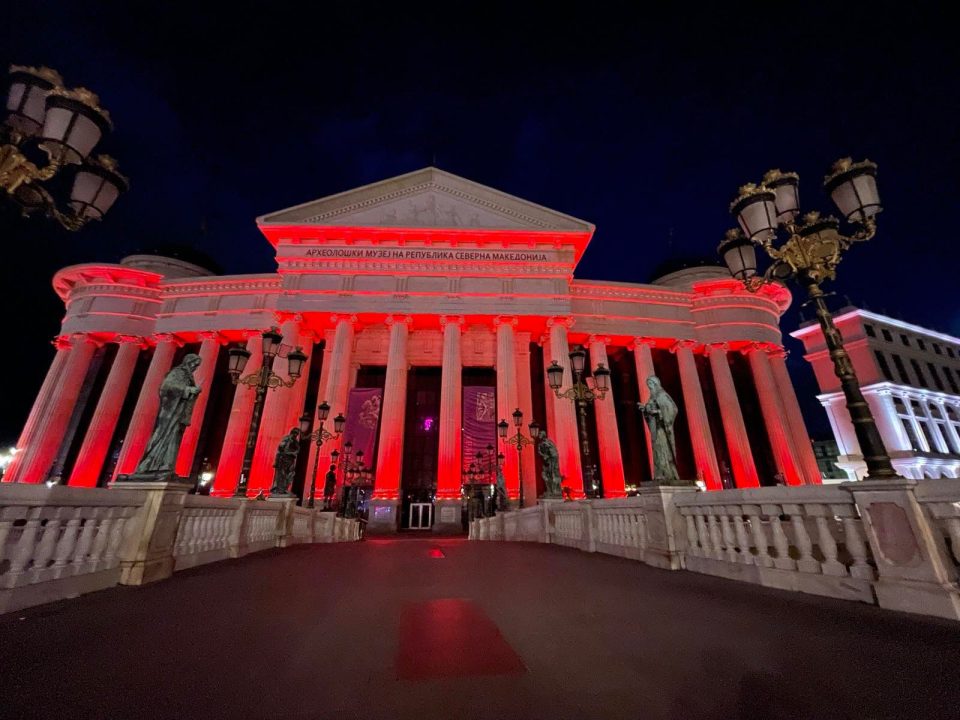 Осветлување на Археолошкиот музеј со црвено светло по повод Светски ден за борба против туберкулозата- 24 март