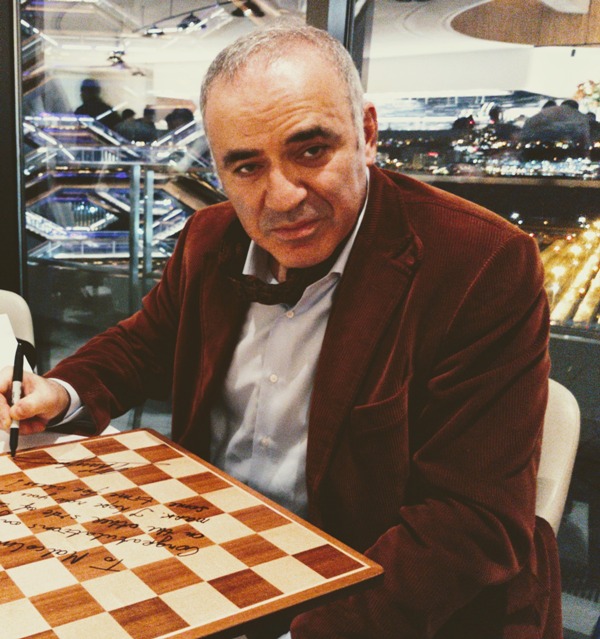 Русија го стави шампионот во шах Каспаров на листата на терористи и екстремисти