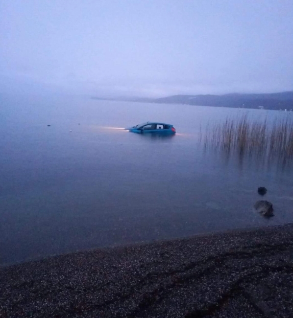 Автомобил излета во водите на Охридското Езеро