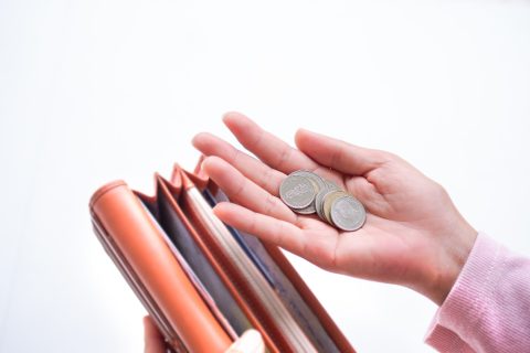 За среќа и пари: Еве колку точно монети секогаш треба да имате во паричникот