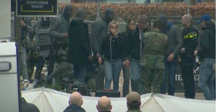 Напаѓачот се предаде со рацете во воздух, заложниците ослободени: Заврши заложничката драма во Холандија