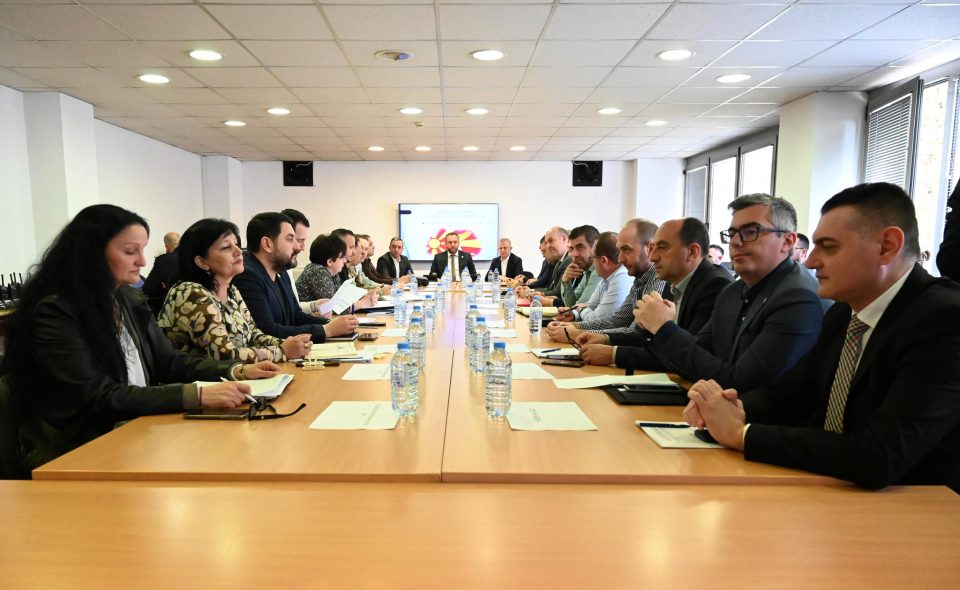 Тошковски одржа состанок со оперативниот штаб за спроведување на парламентарните и претседателски избори